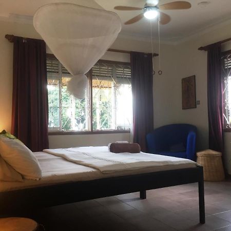 Carpe Diem Guesthouse Entebbe Kültér fotó