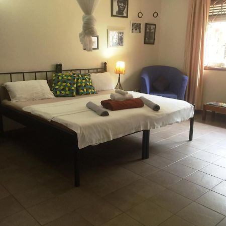 Carpe Diem Guesthouse Entebbe Kültér fotó