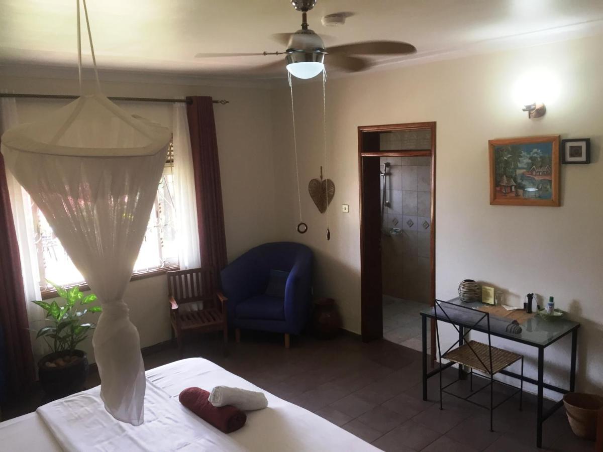 Carpe Diem Guesthouse Entebbe Kültér fotó