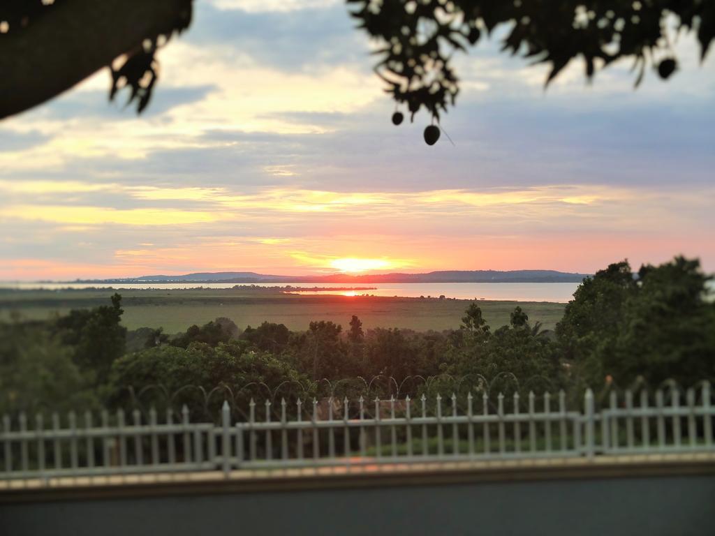 Carpe Diem Guesthouse Entebbe Kültér fotó